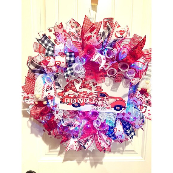 Handmade Valentine’s Gnome LOVE Truck Ribbon Prelit Wreath 22 ins LED W14 - Picture 10 of 12